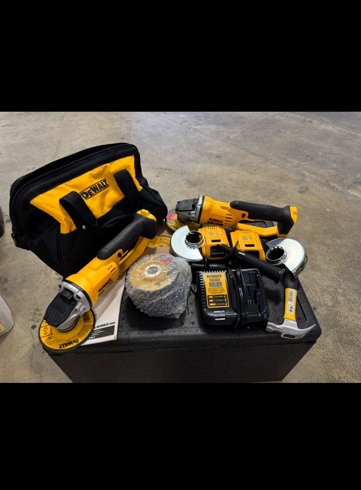 DeWalt 4.5-in 20v Max Trigger Switch Cordless Angle Grinder Kit