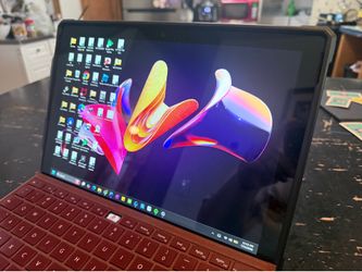 Surface Pro 6 + keyboard + charger