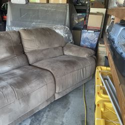 Free Dual Electric Recliner Couch 