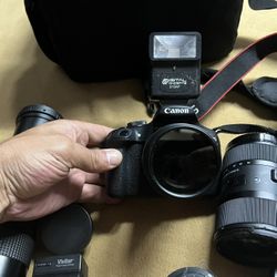 Like New Cannon Rebel T7 EOS With Extra