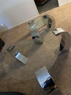 2 Living room Tables