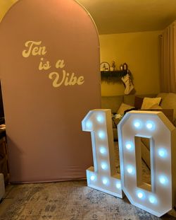 Marquee Number 10 ! 3 Feet Tall With Lights Battery Operated.