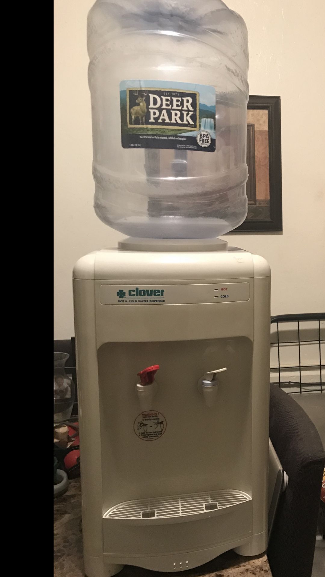 Hot and cold water dispenser works great very clean