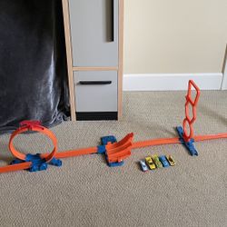 Hot Wheels STEAM 5ft+ Flight Path Challenge Track Set