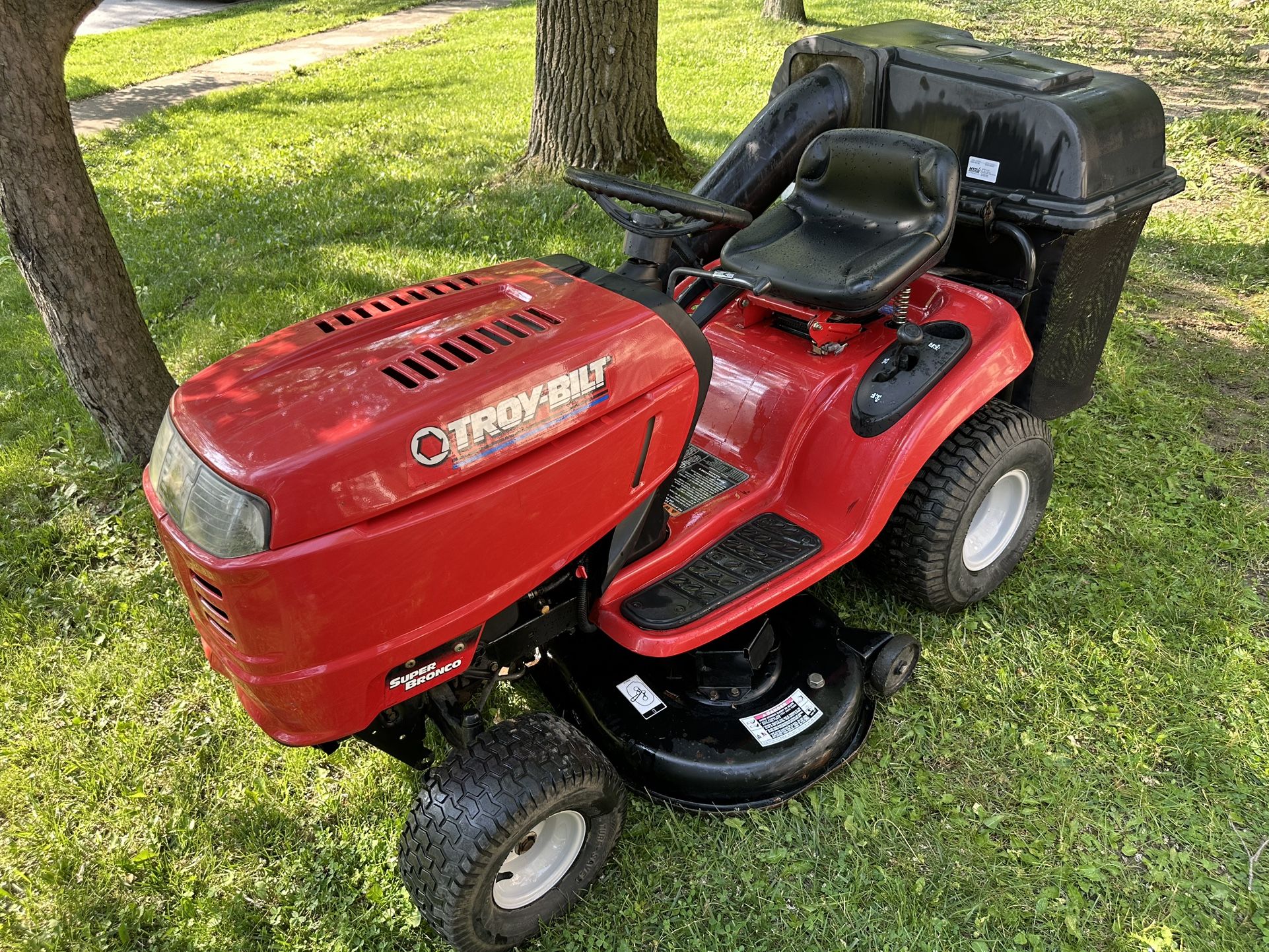Troy Bilt Riding Mower w/ Bagger System
