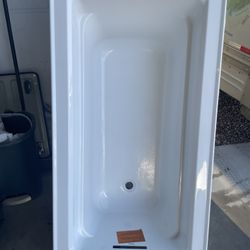 Archer 60 in. x 32 in. Soaking Bathtub with Right-Hand Drain in White 