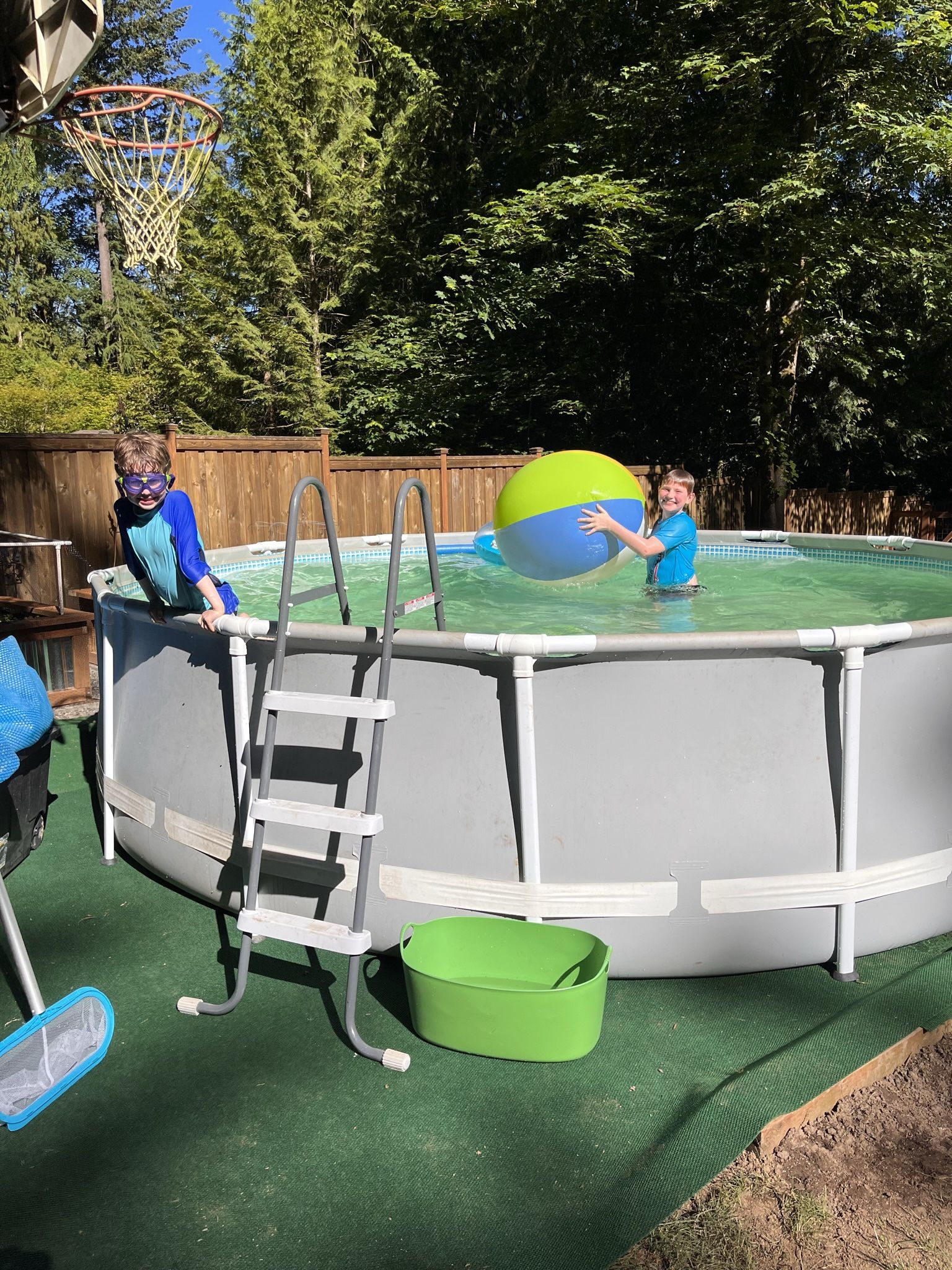 Intex Pool with Sand Filter/Automatic Timer