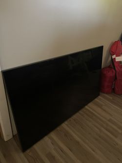 Samsung UN65CU7000F is a 65-inch 4K Ultra HD Crystal LED Smart TV