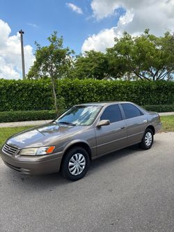Toyota Camry - Clean!! 4CYL Save Gas!!Price Neg!!