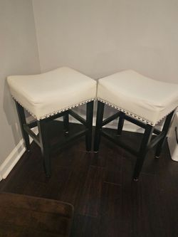 Cream colored matching bar stools gently used.  $45 for both.. located in Decatur GA