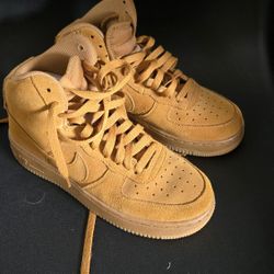 Dunk High Premium Suede Tan - Size 5.5y $50