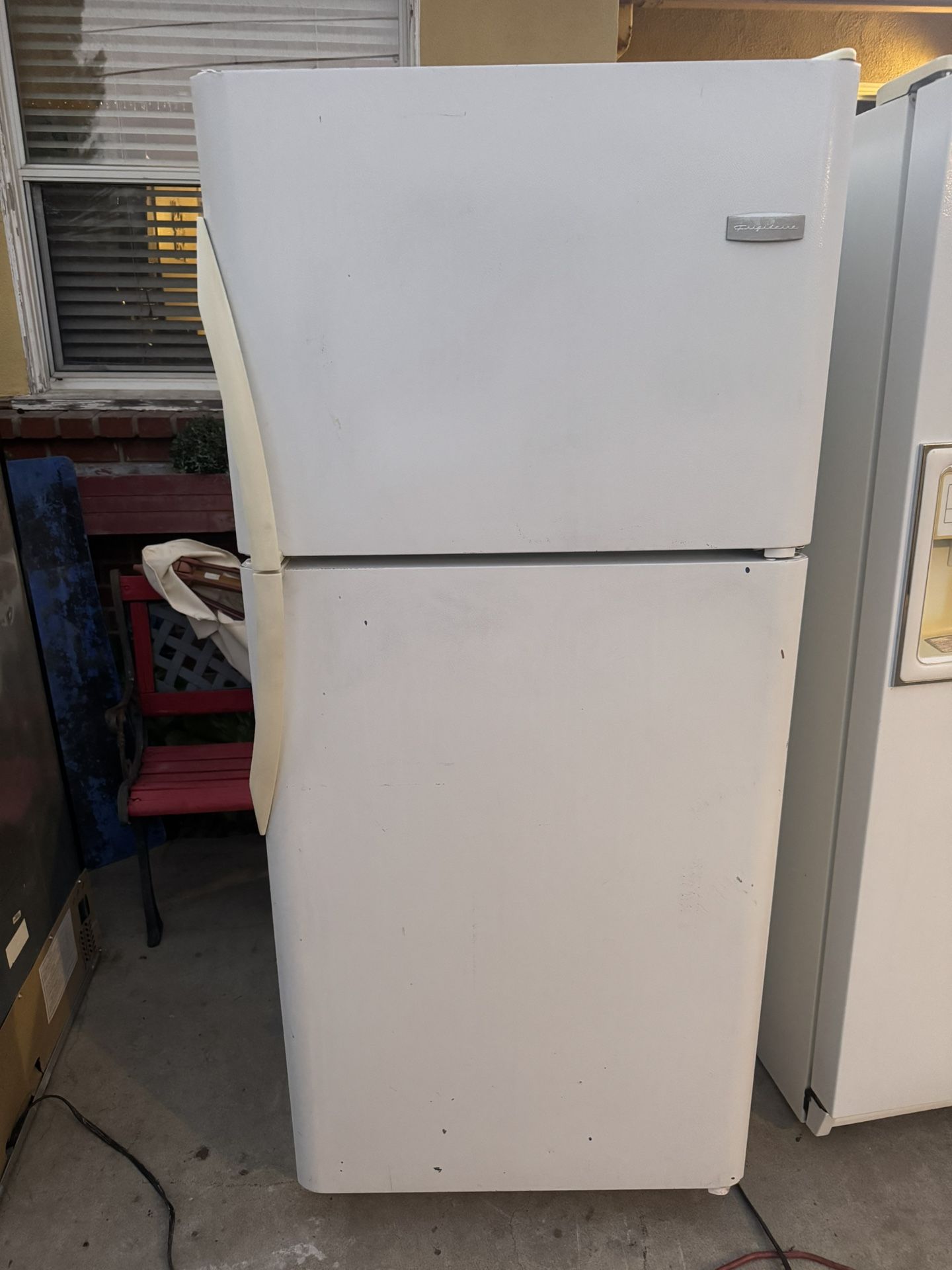 Frigidaire Fridge / Refridgerator apt size