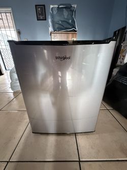 mini fridge (trying to get rid of it fast)