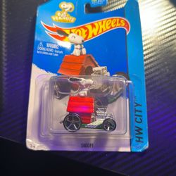 Hot Wheels Snoopy Vehicle 