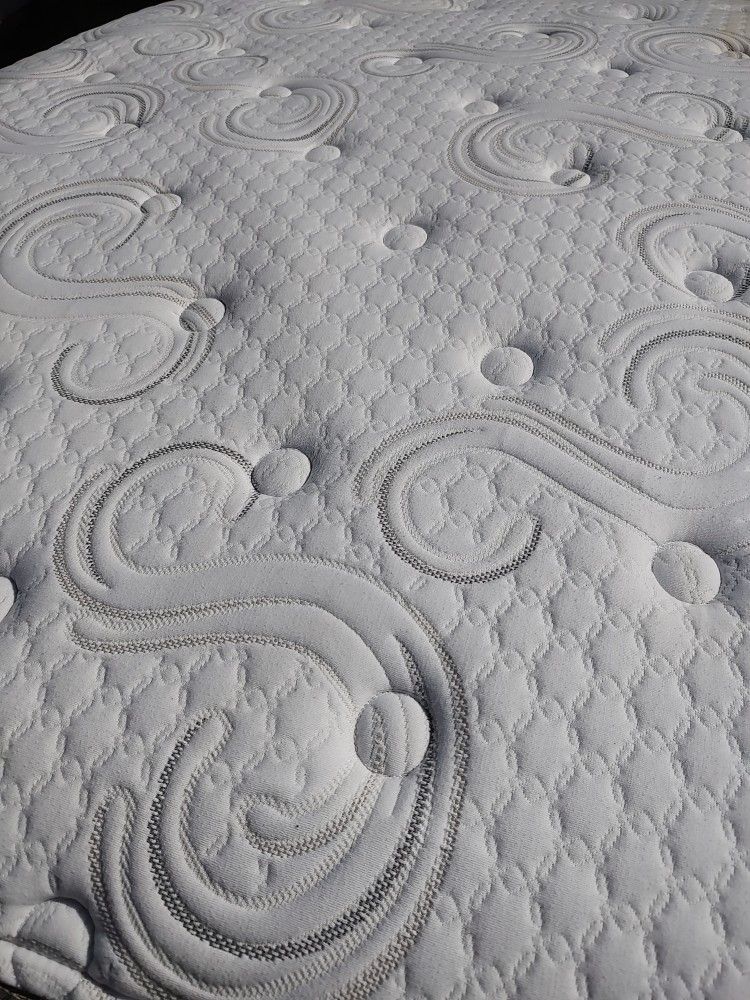 Serta iComfort Quilted Pillow Top Mattress King Size W/ Tags !