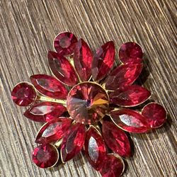 Antique, Art Deco brooch featuring Red crystal rhinestones! GORGEOUS