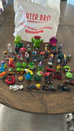 59 Plants Vs Zombies action figure lot