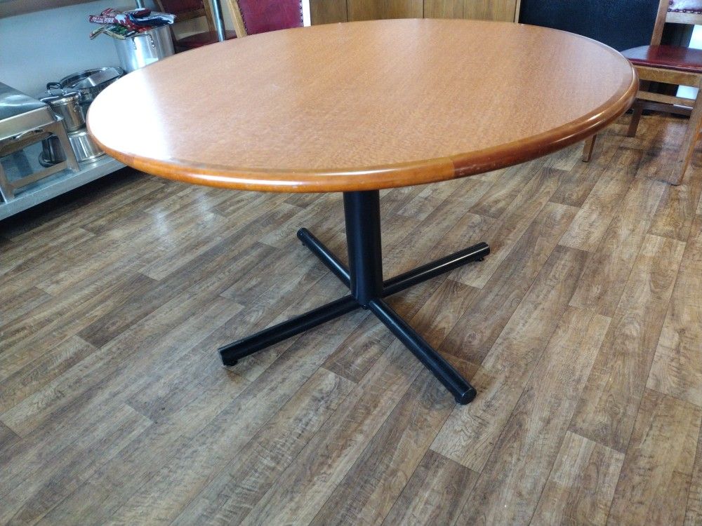 Round Dinner Table Metal Base (Versteel)