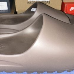Adidas Yeezy Slide “Soot” Size 11