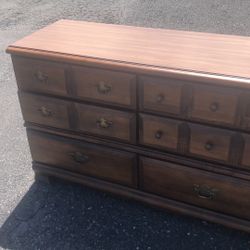 50”wx18”gx31”h Dresser