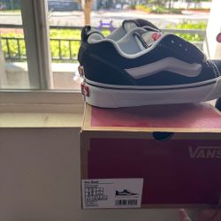 Vans Knu Skool Black/True White Sneakers