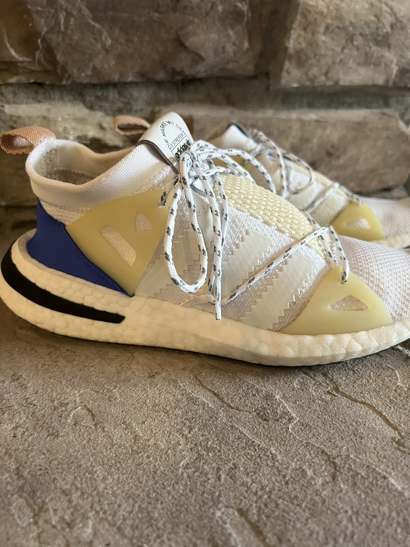 Addidas Arkyn Women's Running Shoe, White And Blue Color Way Size 7