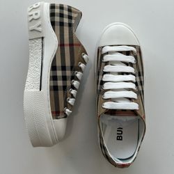 WOMENS Burberry Low Top Sneakers Euro Size 37 | BRAND NEW