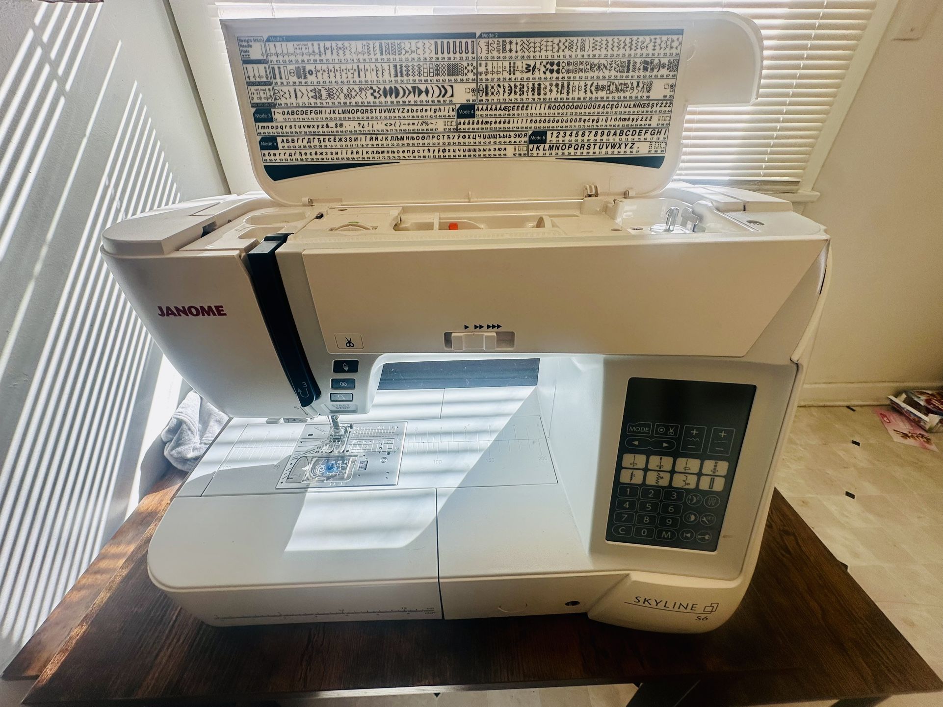 Janome Skyline S6 Sewing Machine