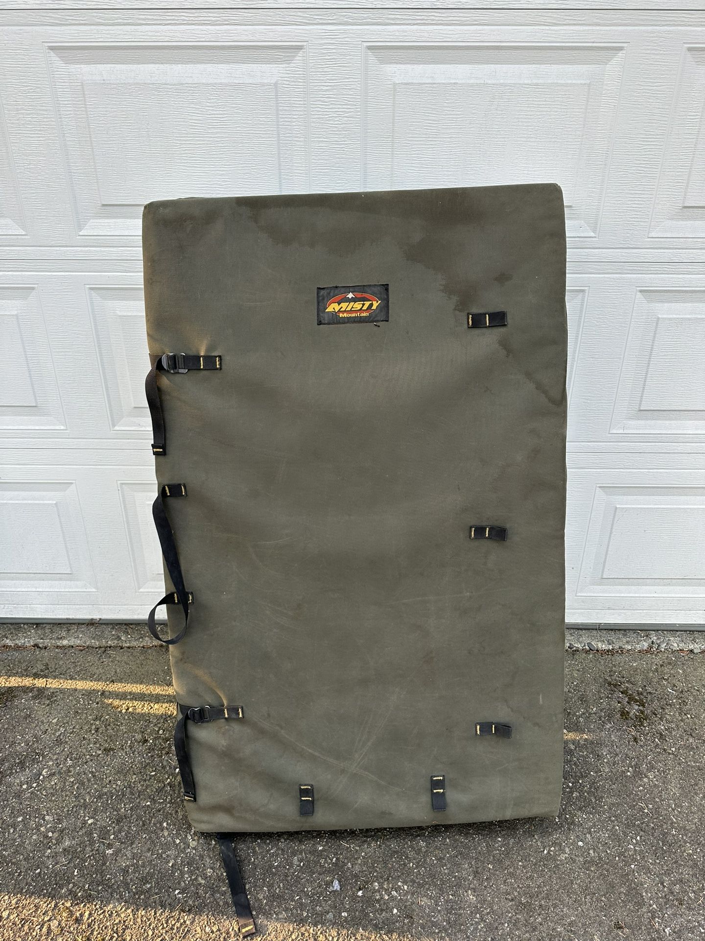 Misty Mountain Rock Climbing Bouldering Crash Pad for Sale in Edmonds