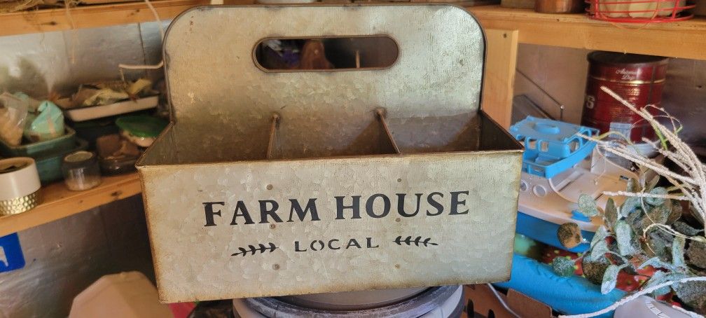 Metal Farmhouse Organizer
