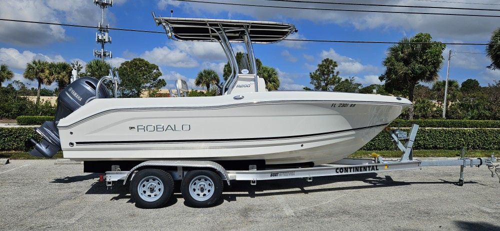 2017 Robalo R200