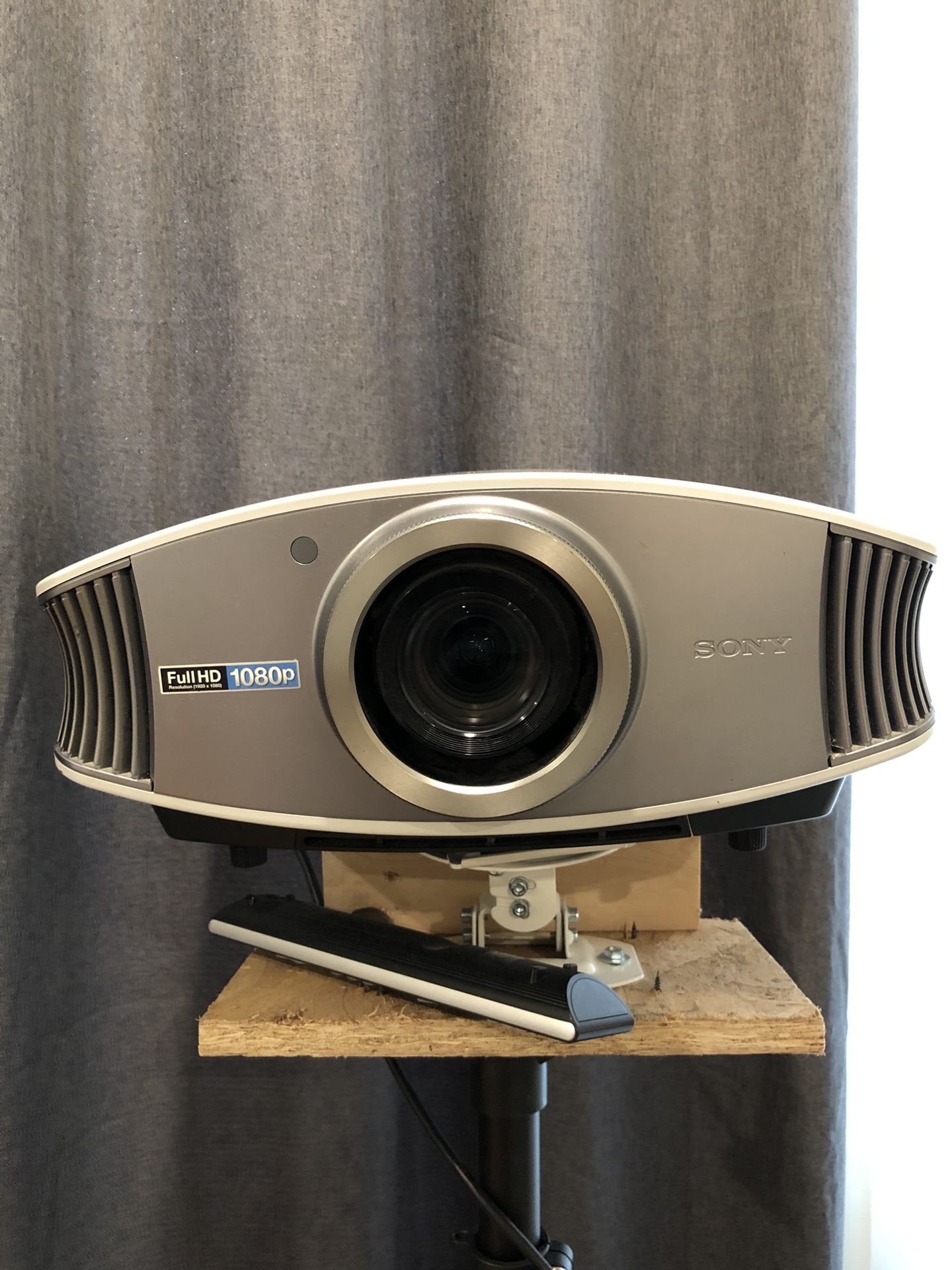Sony Bravia vpl vw50 1080p hd projector