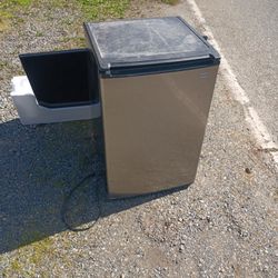 Free Mini Ref. Maytag Elite Works. N Seattle