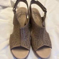 Ladies “Ultimate Comfort Collection by Clark’s” Wedge Shoe 7M