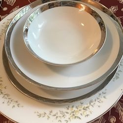 A Set Of Fukagawn Japan Hand Painted 