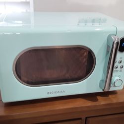 Microwave Small Size 700 Watts 