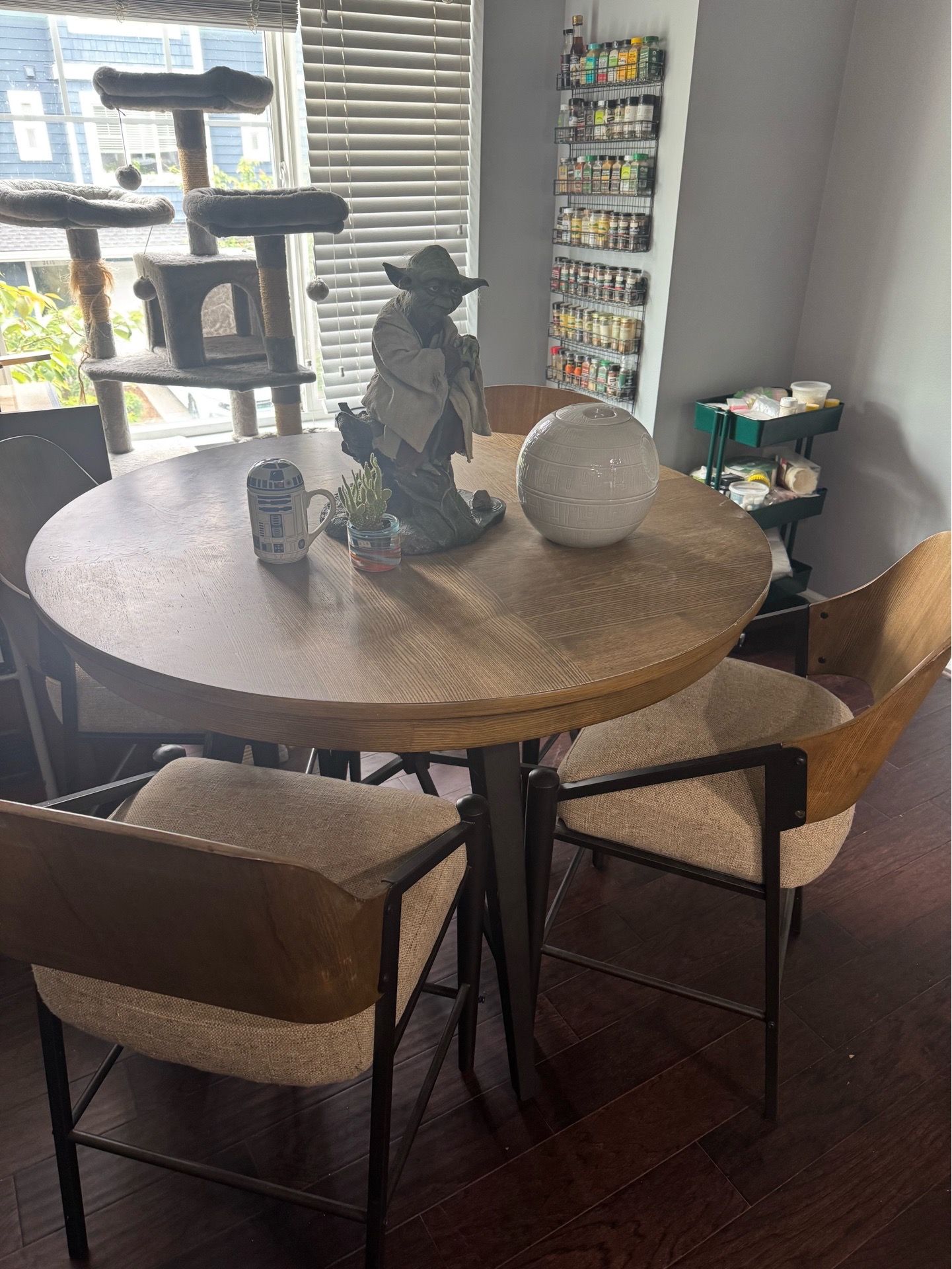 Nice Dining Room Table and Chairs