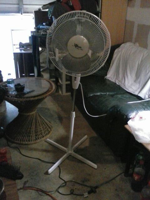 LAKE. BREEZE 16 INCH. 3 SPEED ADJUSTABLE HEIGHT (UP TO 4 FT) OSCILLATING. FLOOR FAN