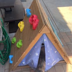 Kid’s Camping Fort Climbing Wall W/Window