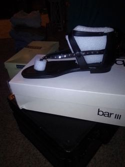 Blk in between the toe sandal