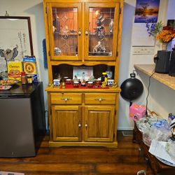 Beautiful Like Brand New Condition Cabinet.