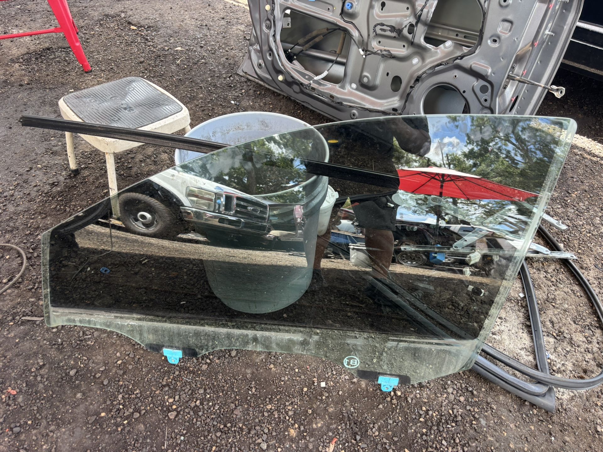 Nissan Versa Sv Window Front RH Driver
