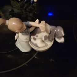 Llardro Bashful Bather Dog Figurine