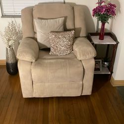 Recliner Excellent Condition 