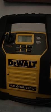 Dewalt car battery charger + air pump