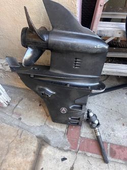 Outboard Motor Lower Unit with Propeller