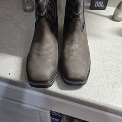 Brand new ubering or boost with steel toes