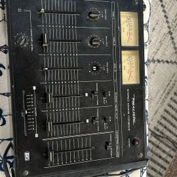 Realistic Stereo Mixing Console