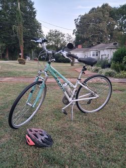 Great Shape, Jamis Citizen 2.0 Hybrid Aluminum 14" 6061 Medium Size, 24 Speeds, 700c Wheels.
