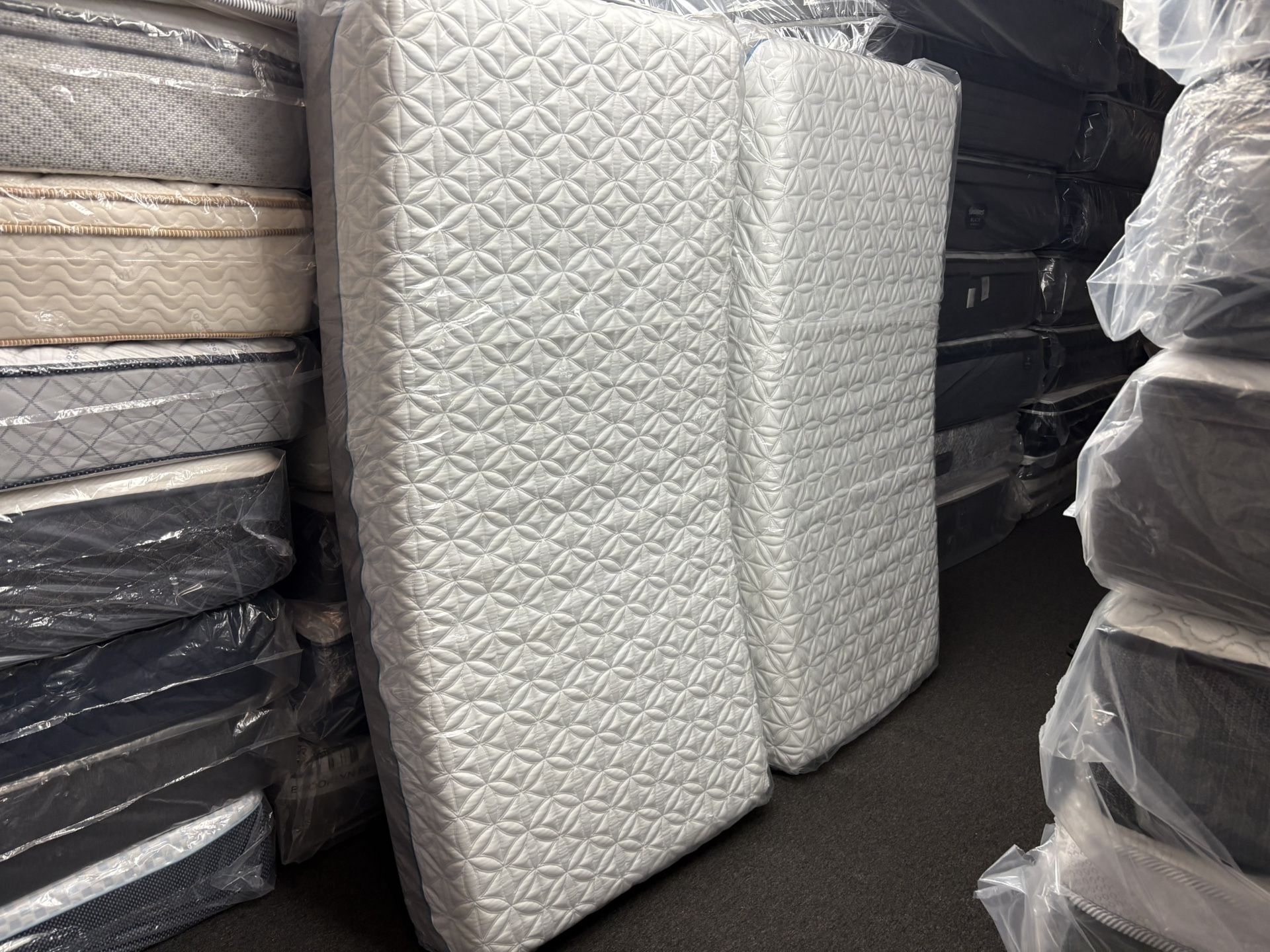 π₯ 2 Brand New Twin XL Tempur-Pedic TEMPUR-Cloud Supreme Mattresses β $770 (Set)
